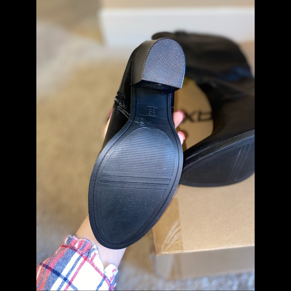 Black boots - Picture 5 of 8